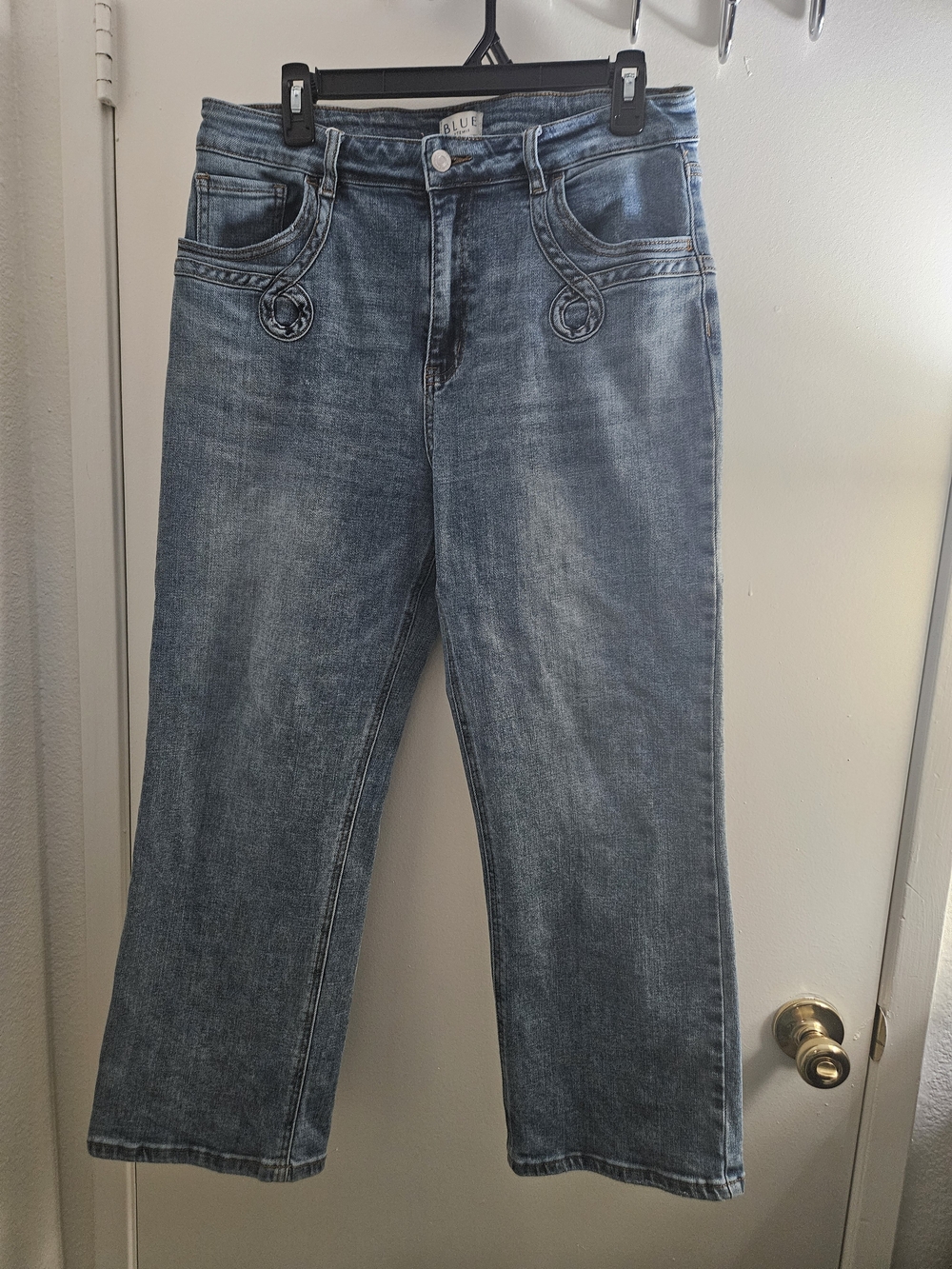 Mid Wash Straight-Leg Women's Jeans - Classic Blue